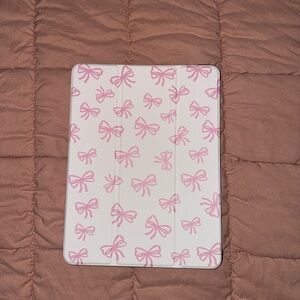 Amazon Pink and White Bow Patterned Accessory